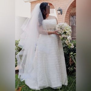 Pre loved wedding dress - L/XL - Flattering, simple and elegant 💕